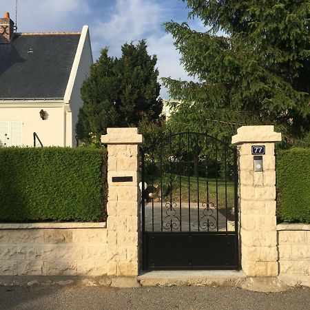 La Tour De Saint Cyr Bed & Breakfast Eksteriør bilde