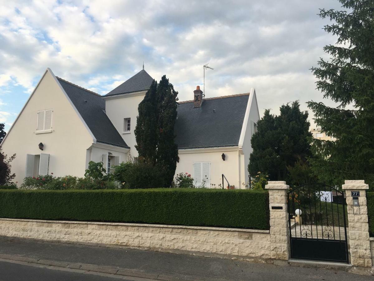 La Tour De Saint Cyr Bed & Breakfast Eksteriør bilde